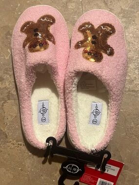 Ginger bread Plush Holiday slippers 
NWT Size 11 W